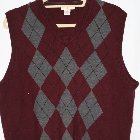 Dockers Men's Knit Vest, Burgundy Gray designs, Size Large 100 % Acrylic. - Picture 3 of 9